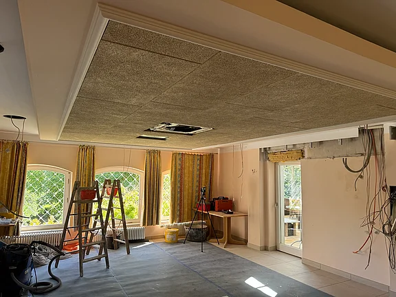 Fertige Akustikdecke noch ohne Licht