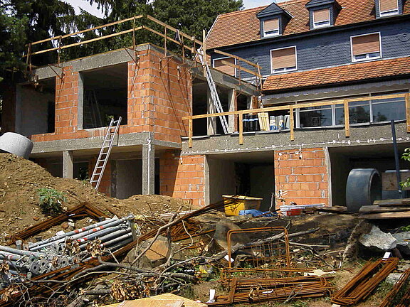 Rohbau der Terrasse Restaurant Erweiterung 2004 Blick aus dem Garten auf den Rohbau der Terrasse Restaurant Erweiterung 2004