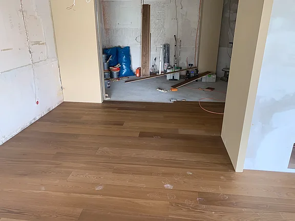 Natürliche Materialien: Der Eicheboden wird verlegt 23.04.2024