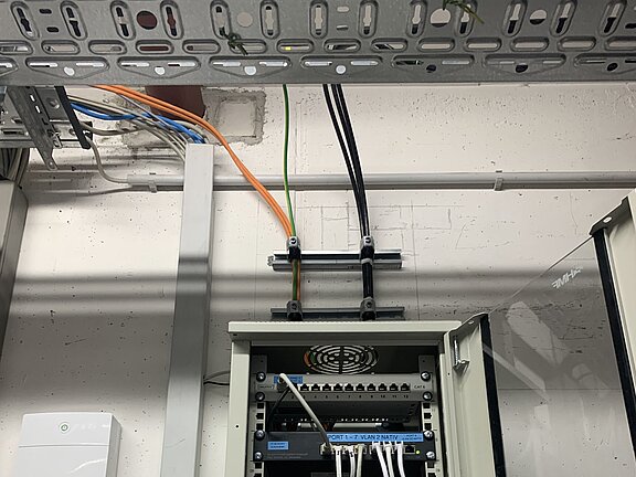 E-Ladestation 10" Schrank vor Endmontage E-Ladestation 10" Schrank vor Endmontage