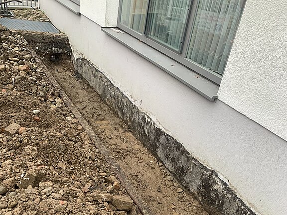 Alte Grabenfüllung ausgebaggert Alte Grabenfüllung ausgebaggert