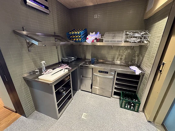 Der fertige Spülbereich im Backoffice am 05.07.2024