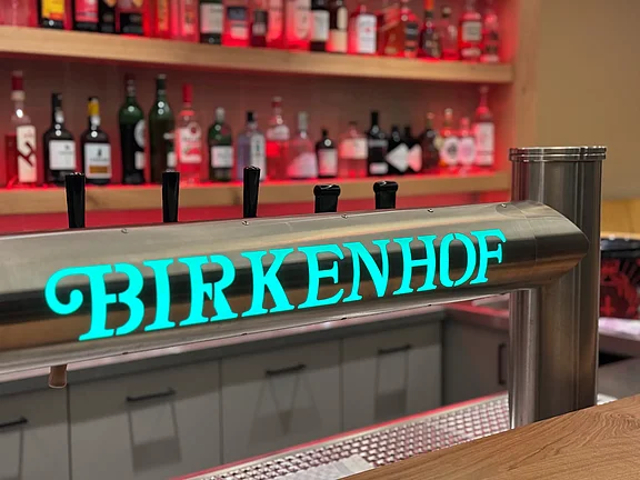 Logo-Beleuchtung der Zapfanlage in Farbe ist fertig am 14.04.2025