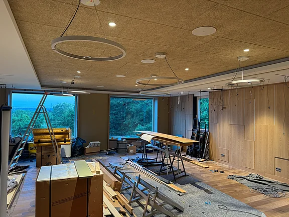 Die ersten Deckenlautsprecher sind eingebaut 03.06.2024