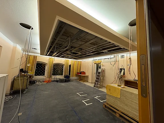 Sonneneck Decke mit Kabel für neue Laustprecher