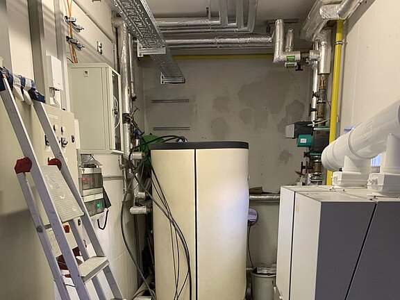 Kabel im Keller vor Montage Kabel im Keller vor Montage