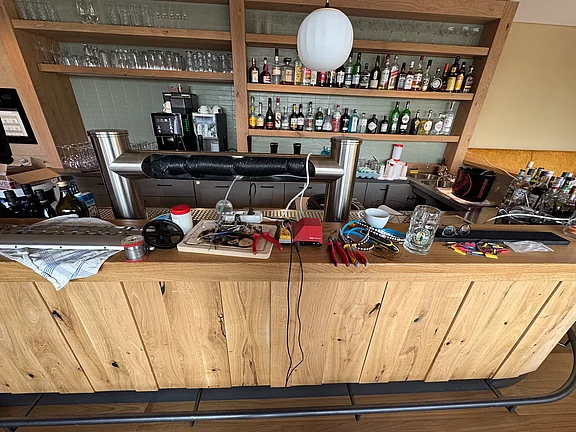 Das Logo der Zapfanlage bekommt ihre LED-Beleuchtung 08.03.2025