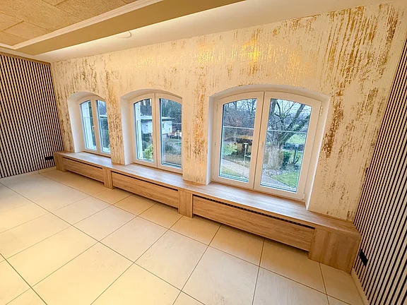 Sonneneck neue Heizkörperverkleidung und neue Fenster